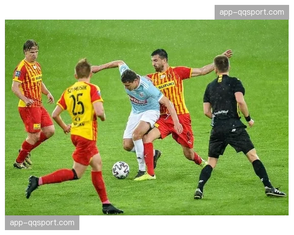 奥格斯堡1-1战平霍芬海姆，双方各取一分对保级形势影响微妙